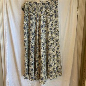 Jones New York floral skirt flowing silk very flattering
